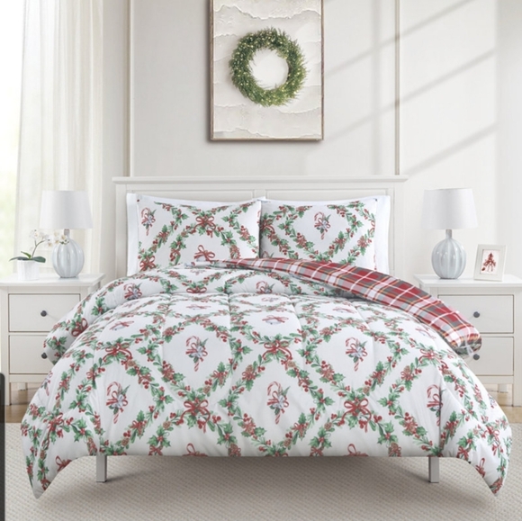 Other - SALE ** Festive Holiday Bedding Set - Green and Red
